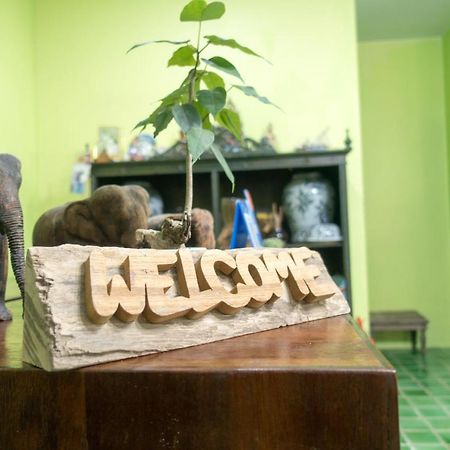 Plus Hostel Ayutthaya Bagian luar foto