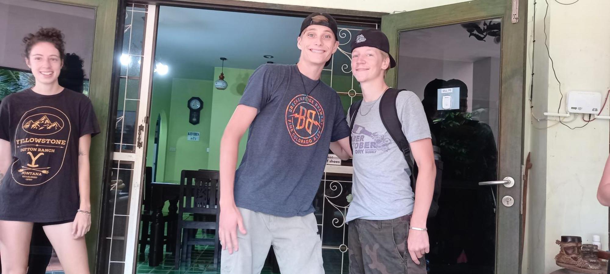 Plus Hostel Ayutthaya Bagian luar foto