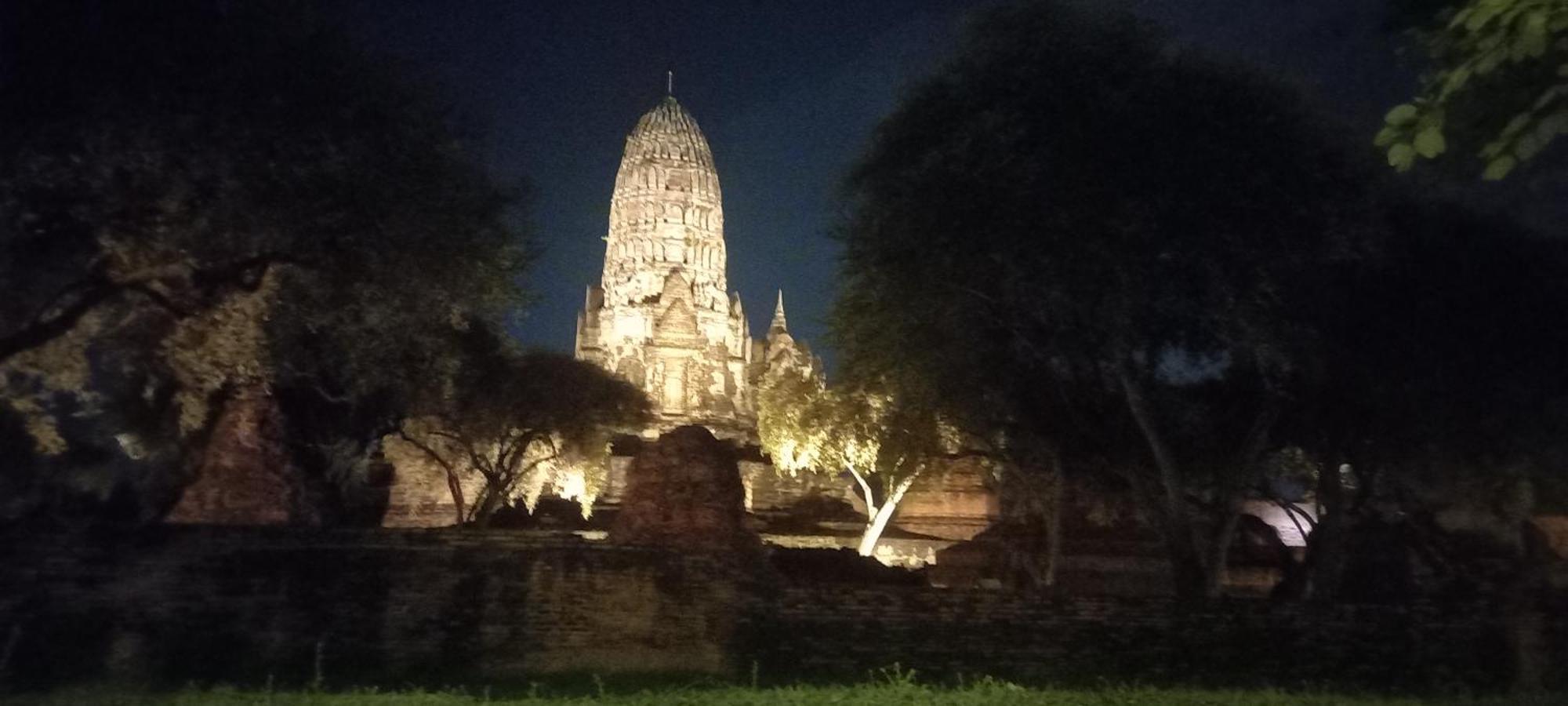 Plus Hostel Ayutthaya Bagian luar foto