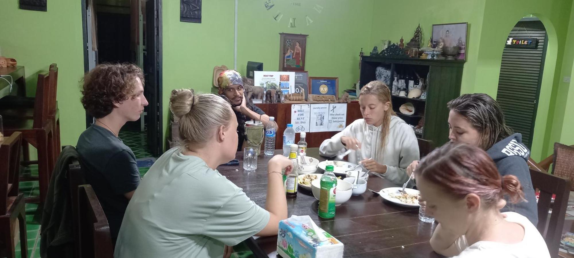 Plus Hostel Ayutthaya Bagian luar foto