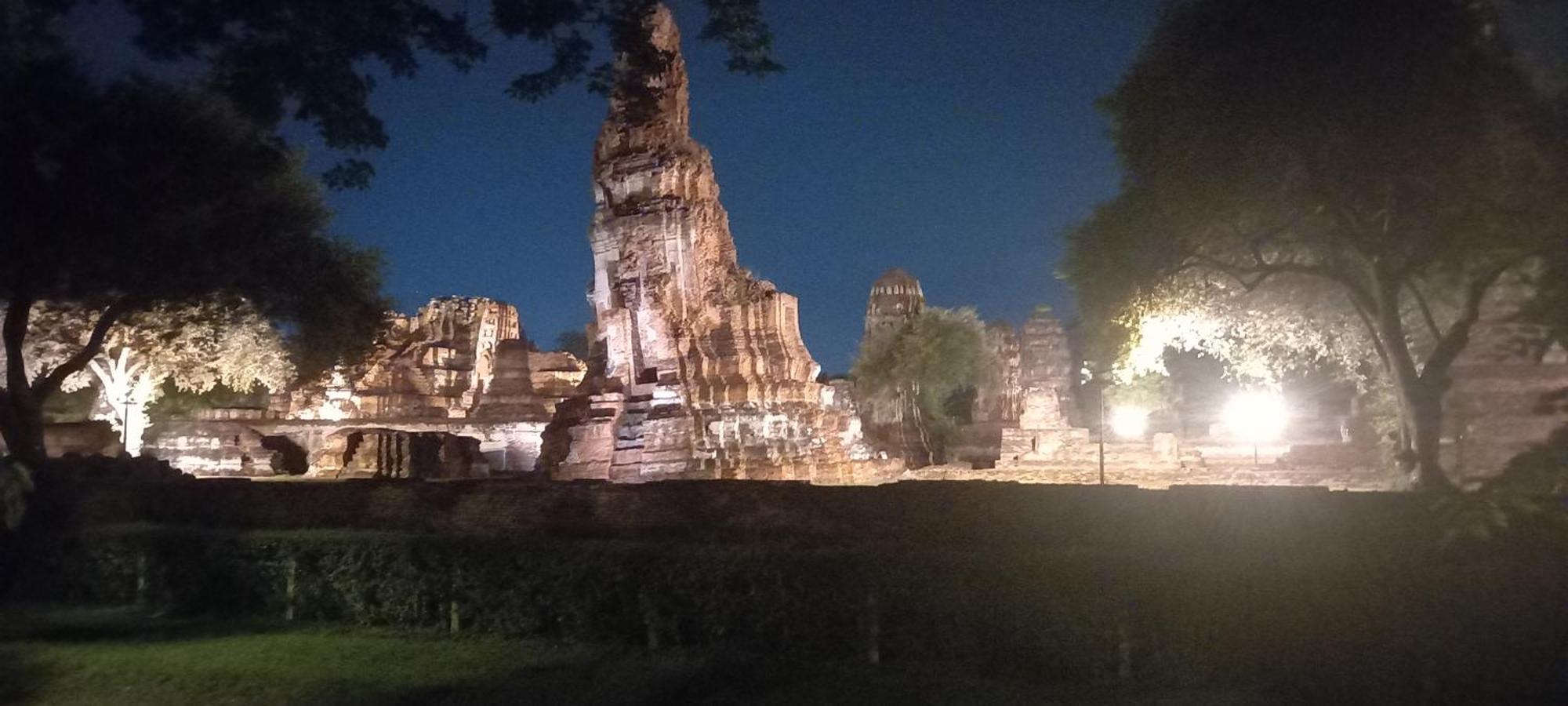 Plus Hostel Ayutthaya Bagian luar foto