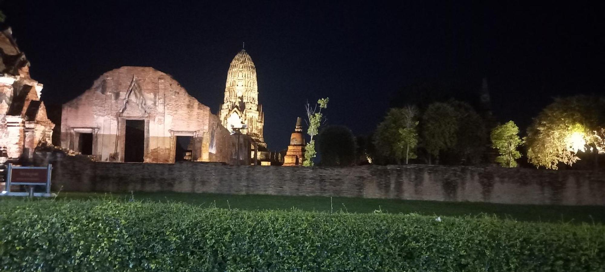 Plus Hostel Ayutthaya Bagian luar foto
