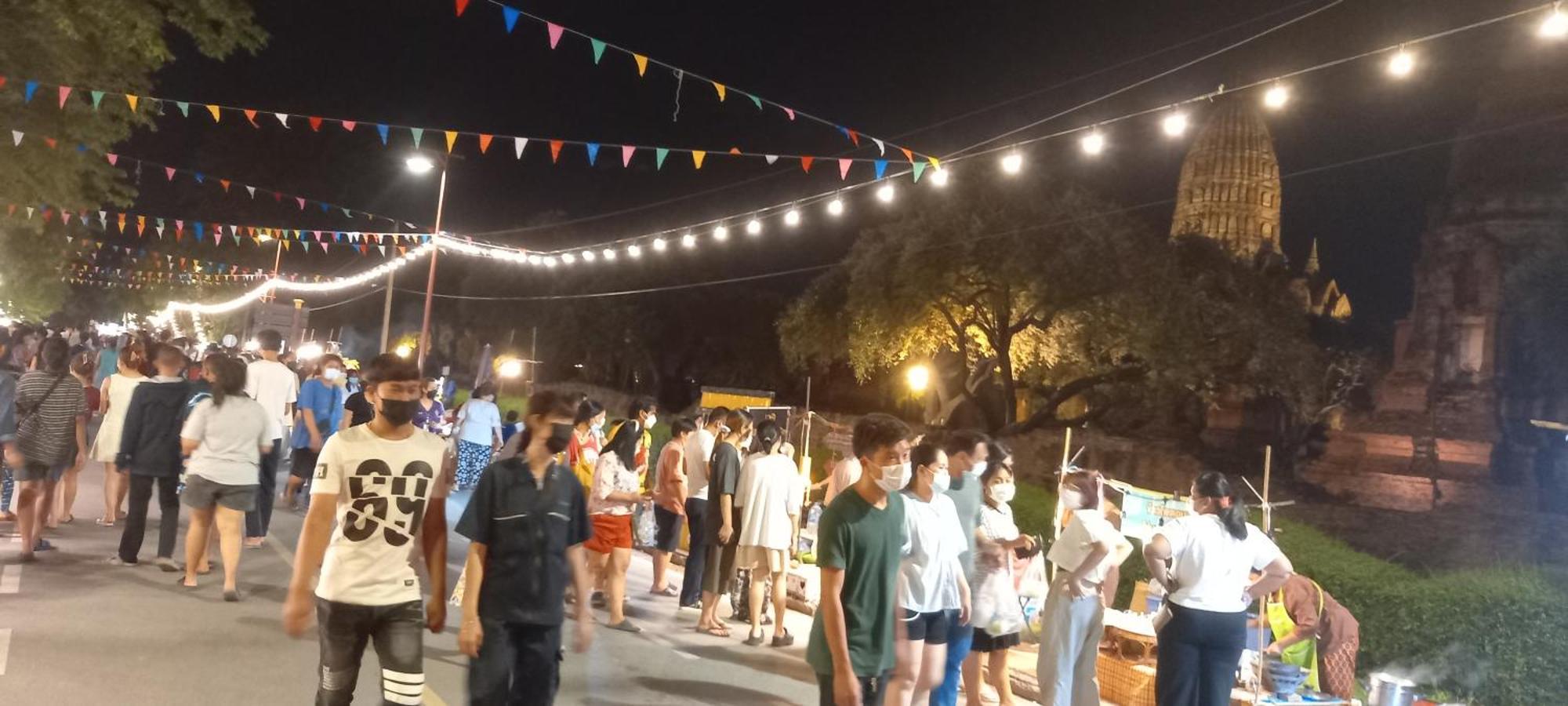 Plus Hostel Ayutthaya Bagian luar foto