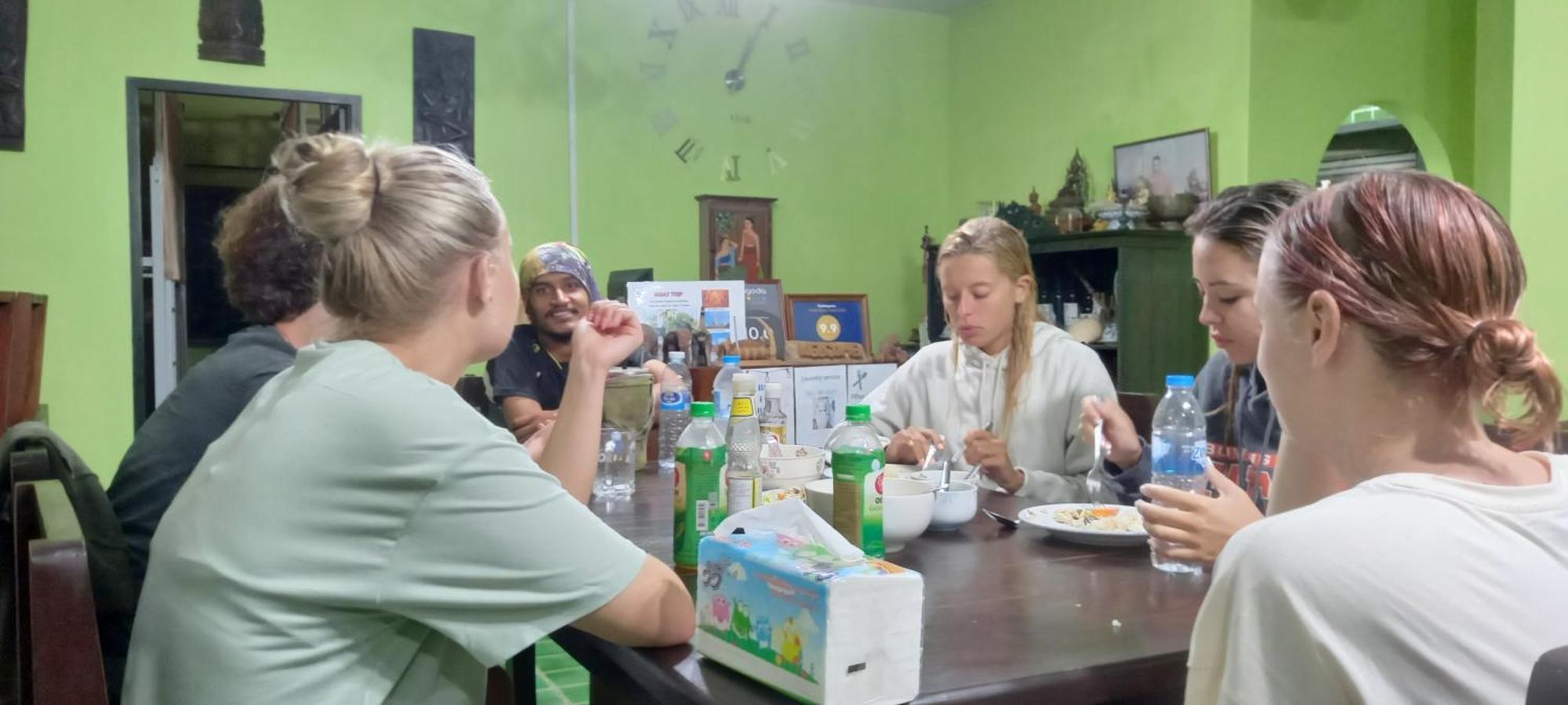 Plus Hostel Ayutthaya Bagian luar foto